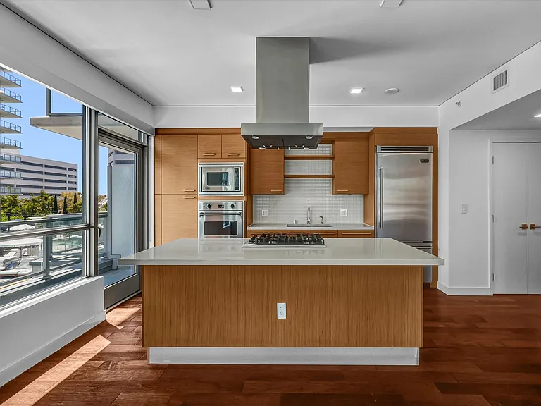 9 Macarthur Pl #403 — Photo 13