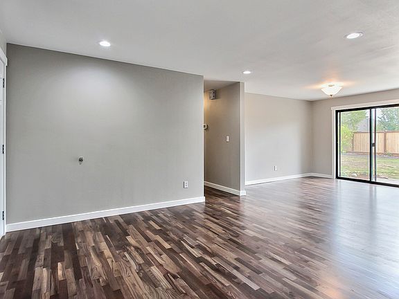 4th image of 9929 67th Avenue Ct E