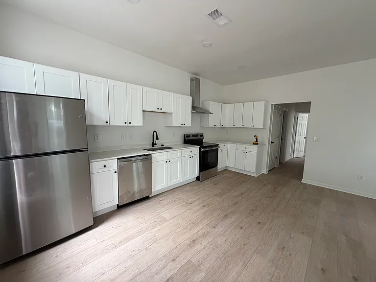 1409 Winyah St — Photo 2
