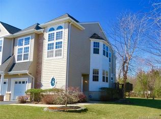 9 Island Breeze Ct, Manahawkin, NJ 08050