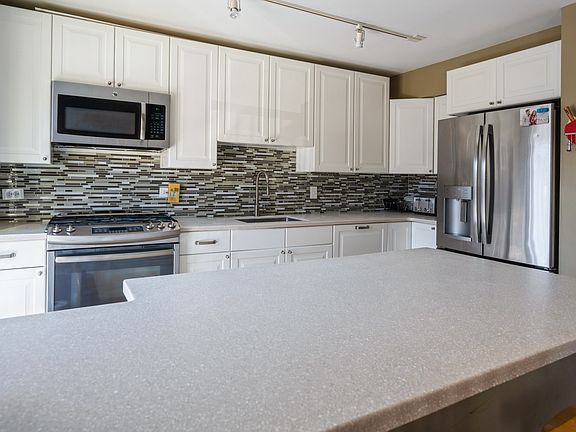 5th image of 1151 W Eddy St #G
