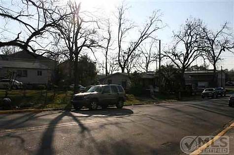 2nd image of 607 Collier St