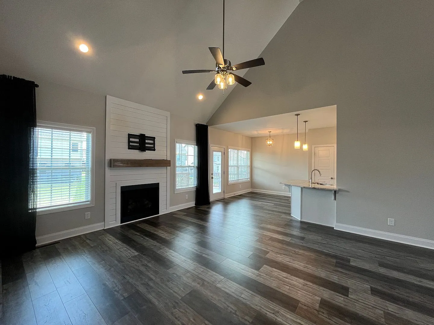 Great 2 story home in Sango! — Photo 4