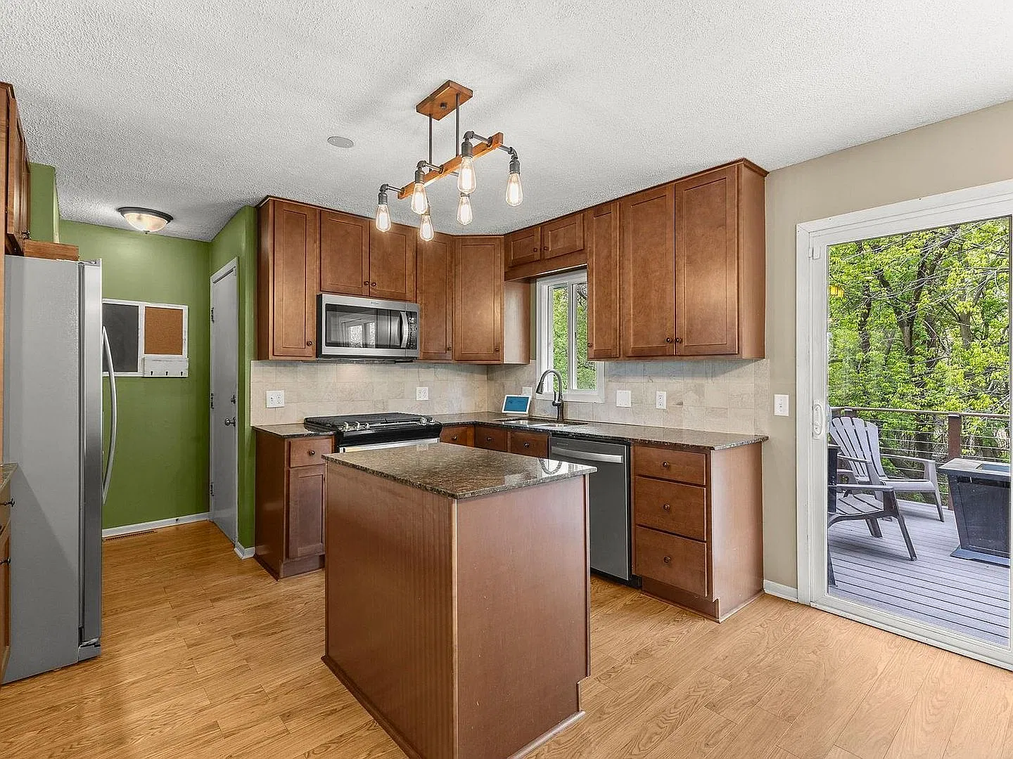 4 bed, 2.0 bath, 1609 sqft, $2,695 — Photo 1