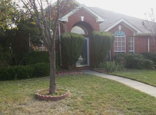 1030 Essex Dr, Cedar Hill, TX 75104