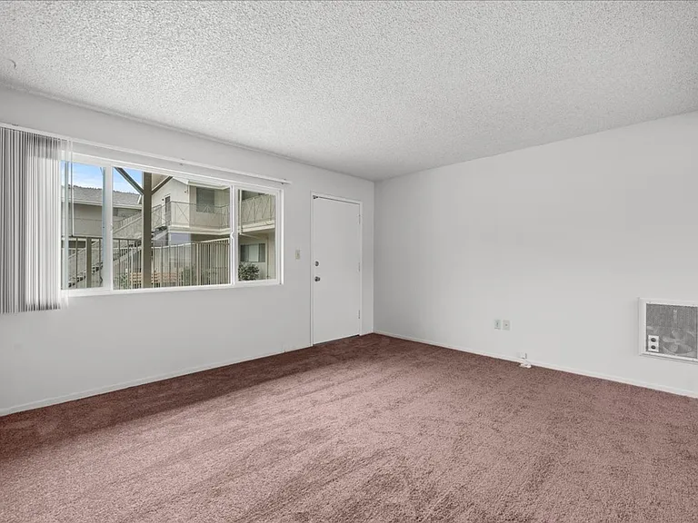 Tally Ho Apartments — Photo 10