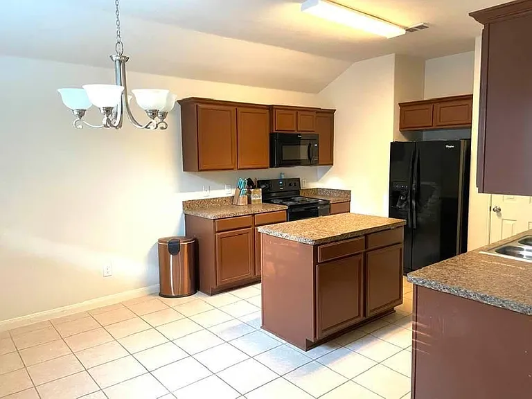 1800 Black Willow Trl — Photo 5