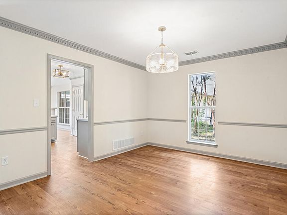 4th image of 107 Magnolia Cir