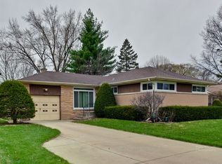 725 W Busse Ave, Mount Prospect, IL 60056