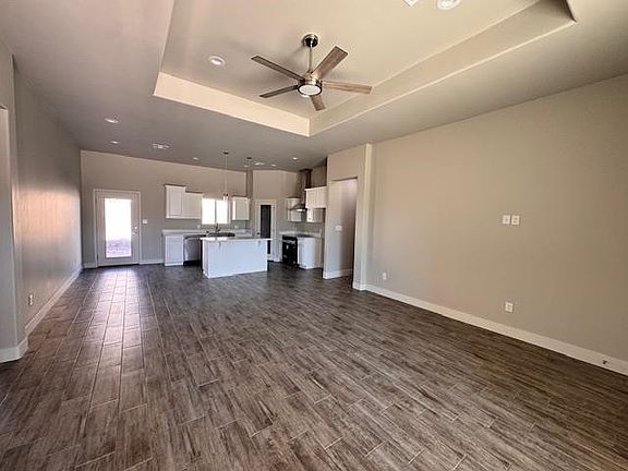 3rd image of 712 E 12th Pl