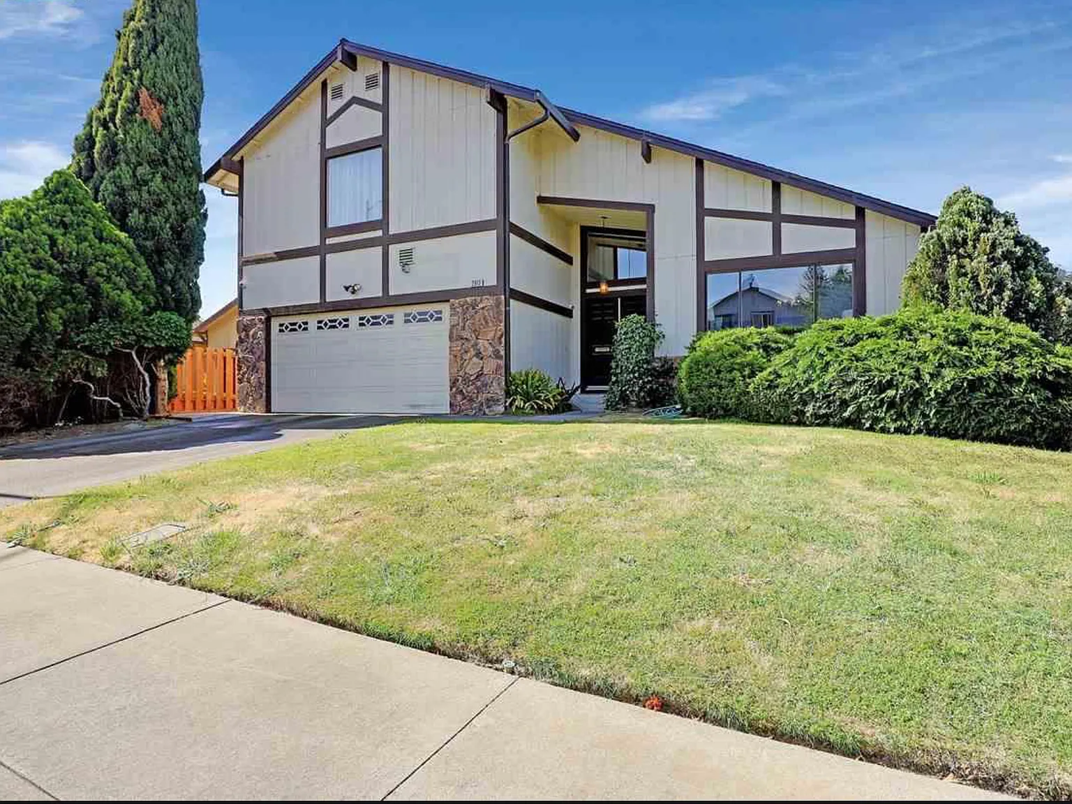 4 bed, 2671 sqft, $4,550 — Photo 1