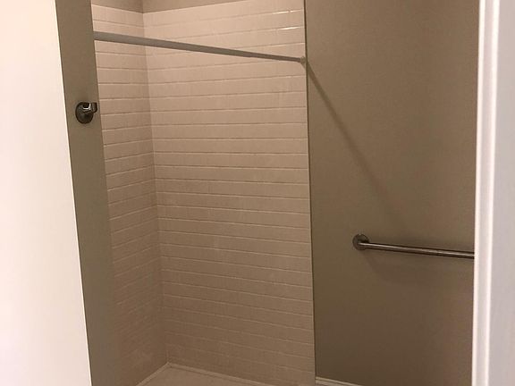 5th image of 1826 W Lakeview Dr #1