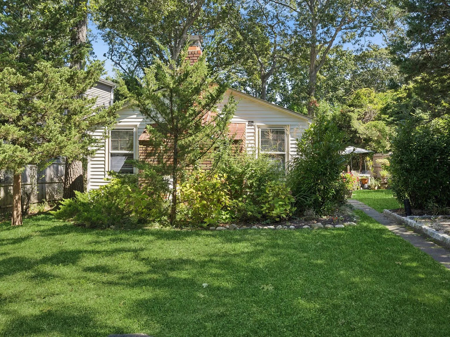 Sag Harbor Beach Cottage — Photo 3