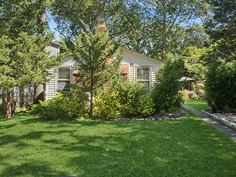 28 Walnut St — Photo 3