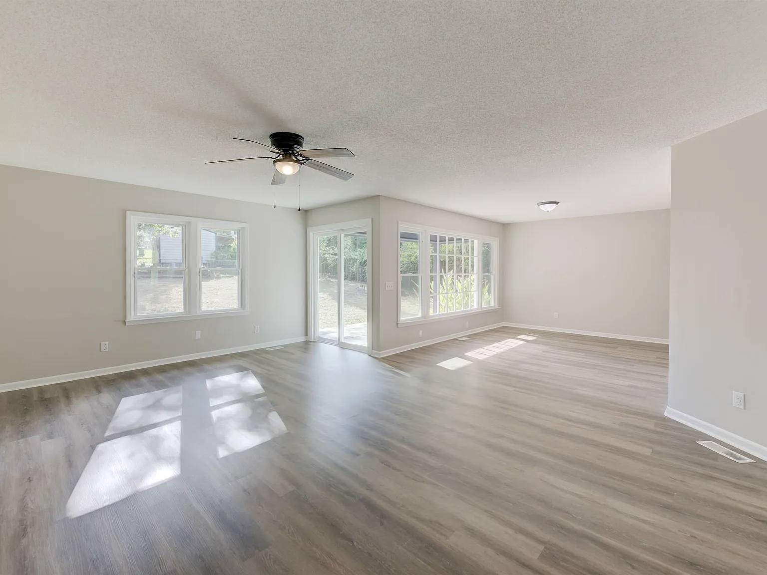 3 bed, 1361 sqft, $1,650 — Photo 3