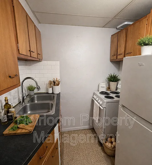 928 1/2 E 4th St #2 — Photo 2