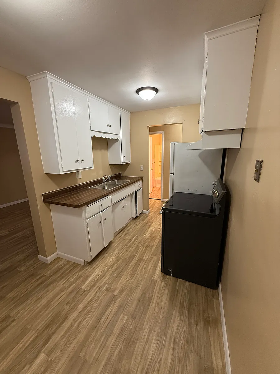 Building Photo - 1115 York Ave #1