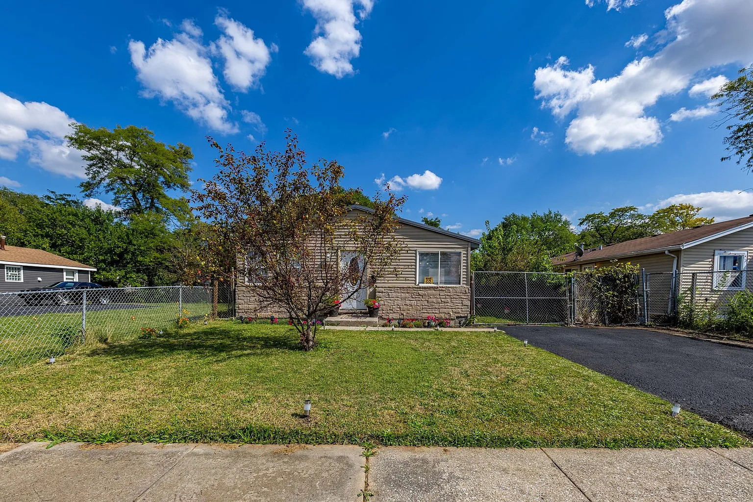 1023 Cottage Grove Ave photo 1