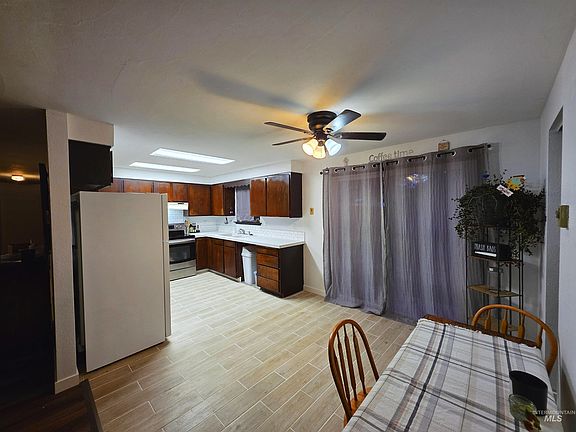 5th image of 203 1st Ave W