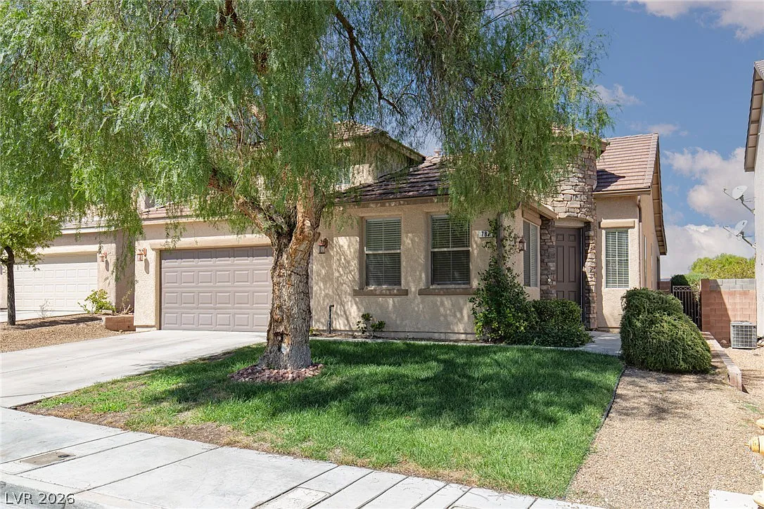 3 bed, 2.0 bath, 1776 sqft, $2,350 — Photo 1
