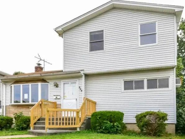 246 N 3rd St, Bethpage, NY 11714