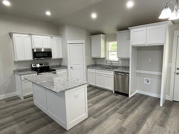 3rd image of 283 Kats Ave
