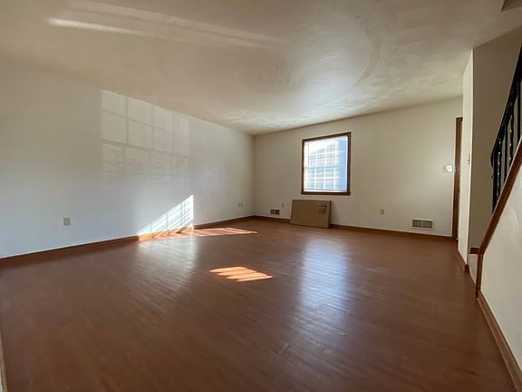 3rd image of 119 Edgewater Vlg APT 14