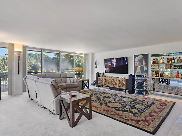 2427 Presidential Way #204, West Palm Beach, FL 33401