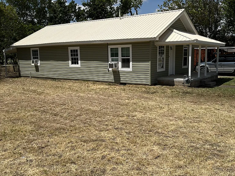 1019 Clay St — Photo 26