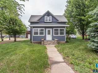 136 E Main St, Irene, SD 57037