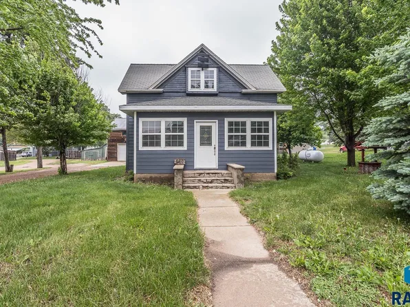 136 E Main St, Irene, SD 57037