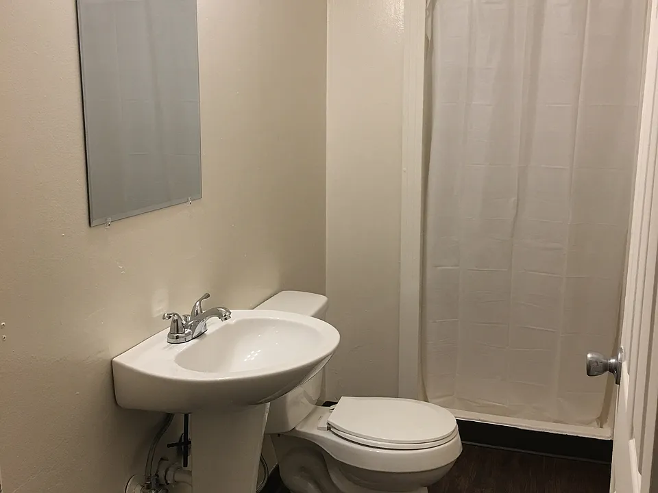 Apt B Bathroom
