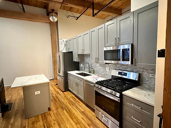 2nd image of 1935 N Fairfield Ave APT 210