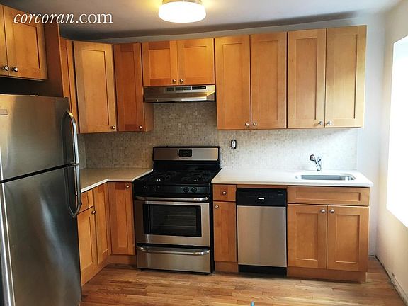 3rd image of 255 13th St #Grdn