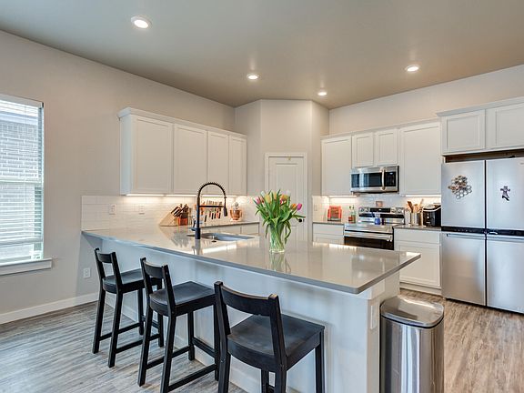 3rd image of 13717 Avenue S