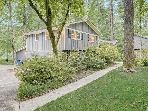 2nd image of 3068 Whispering Pines Cir