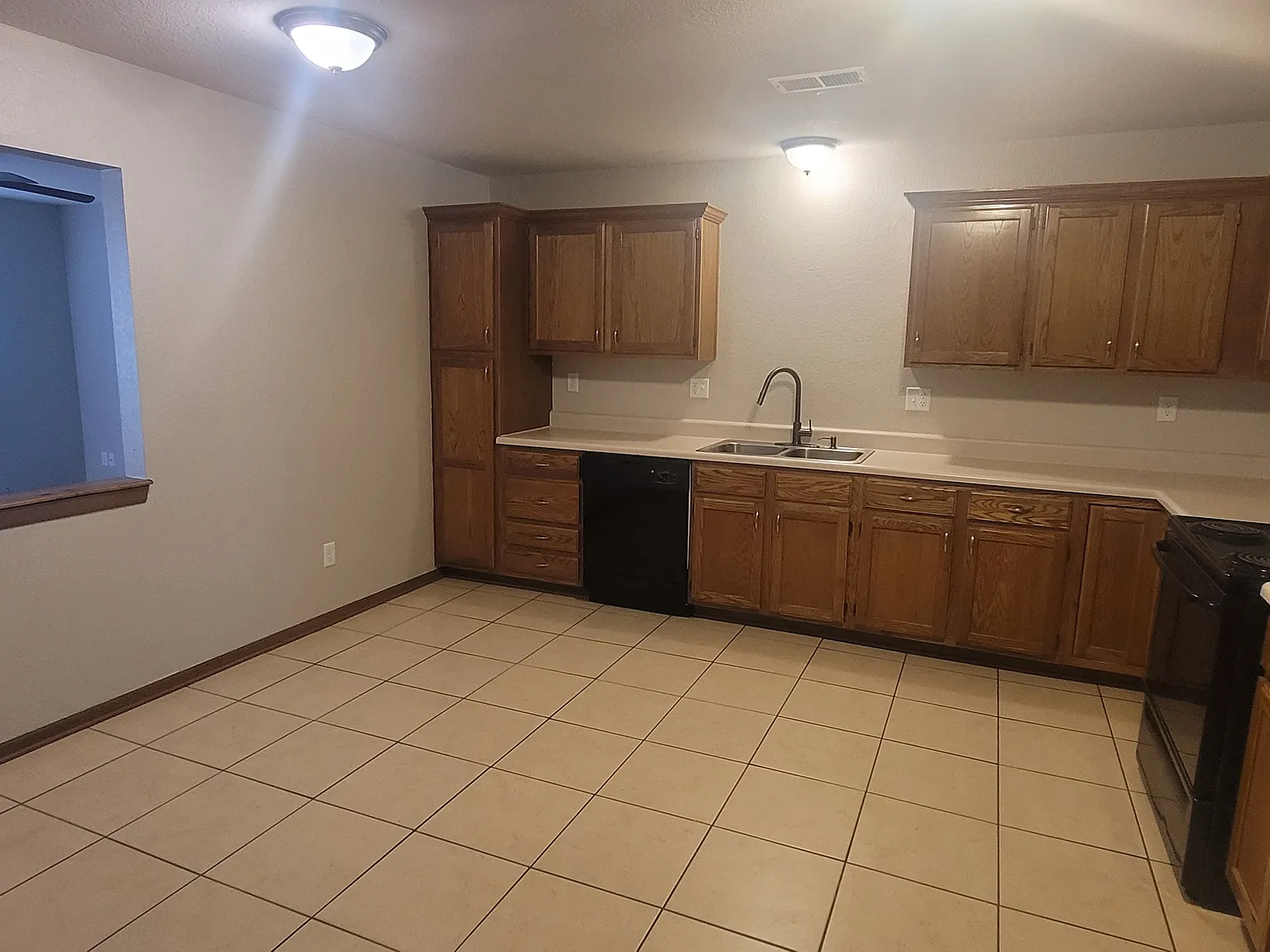 M2 - 104 SE 24th St. - Unit C — Photo 3