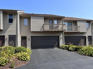 663 Amphitheater Dr APT 4, Rockford, IL 61107