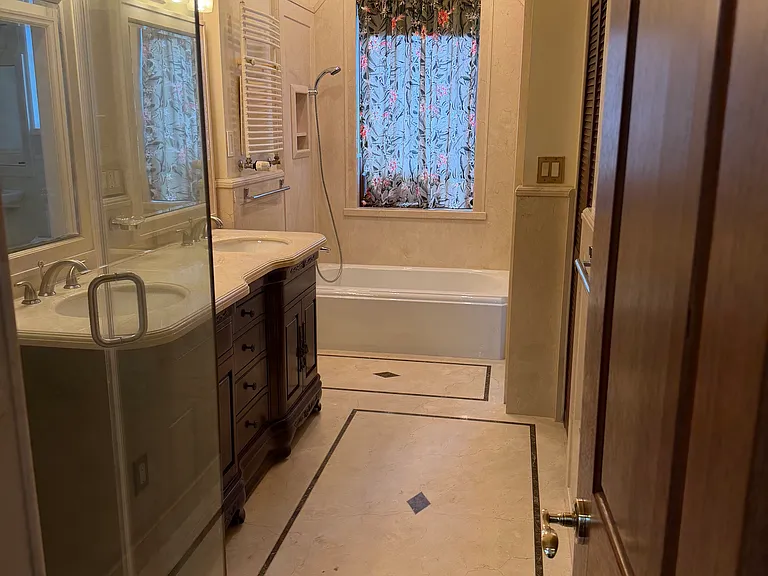 8912 74th Ave — Photo 31