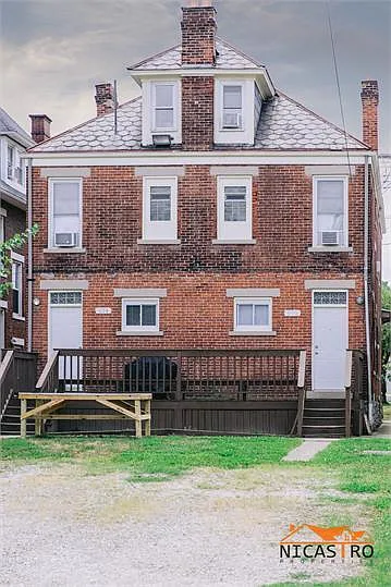 4 bed, 1600 sqft, $2,200 — Photo 2