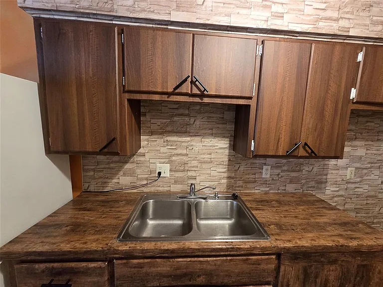 401 SE 12th St #143 — Photo 5