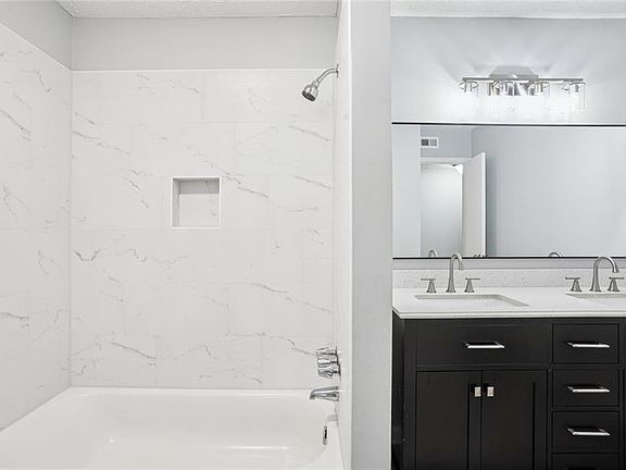3rd image of 6430 Oakleaf Way