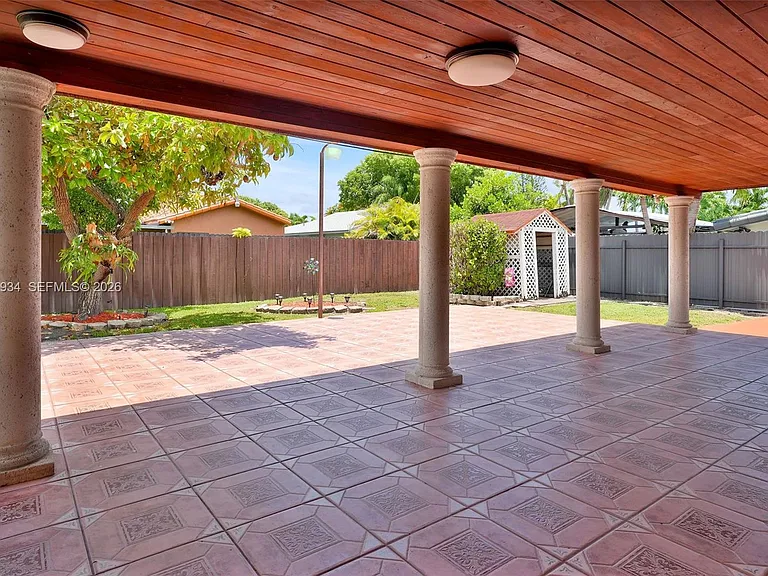 9031 SW 11th St — Photo 23