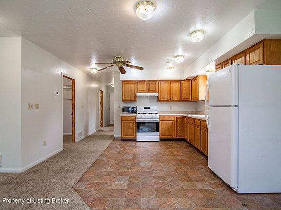 4th image of 916 1st Ave E