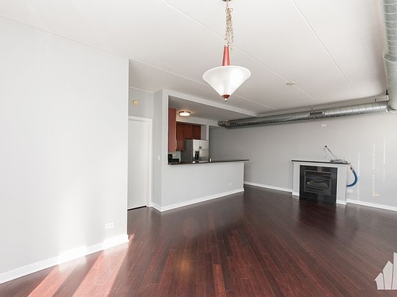 2nd image of 3550 W Montrose Ave Unit 303