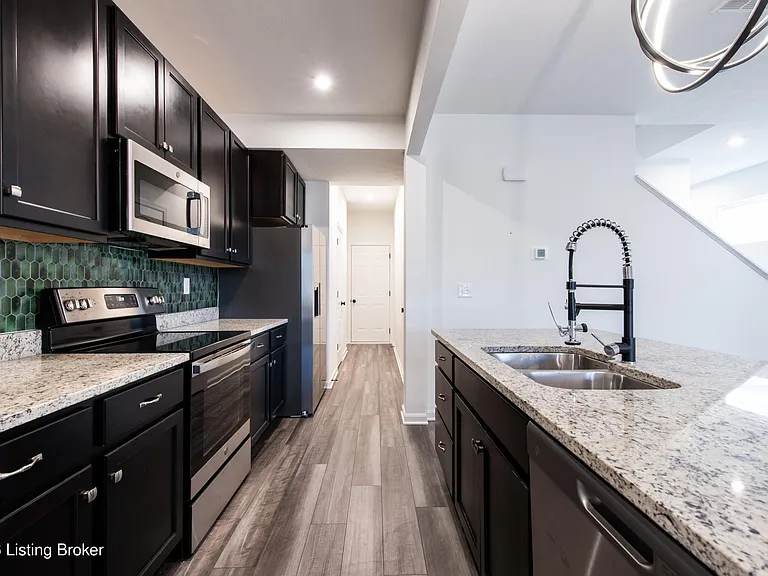10029 Windcrest Farms Ln — Photo 14