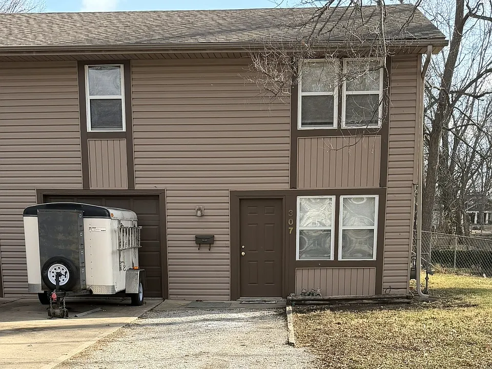 307 NE Main St
