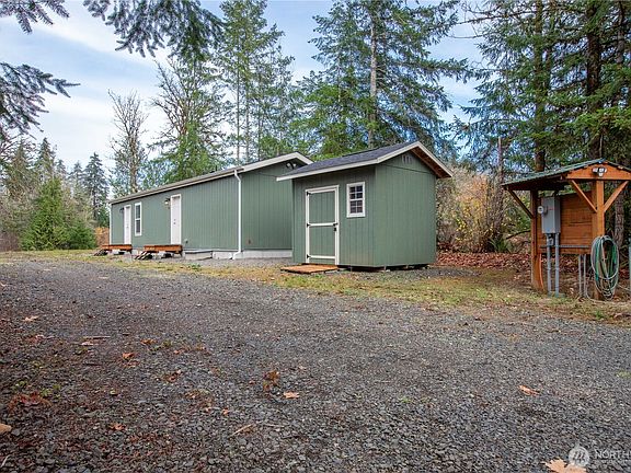 3rd image of 70 SE Carpenter Drive