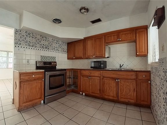 3rd image of 2115 Katherine St