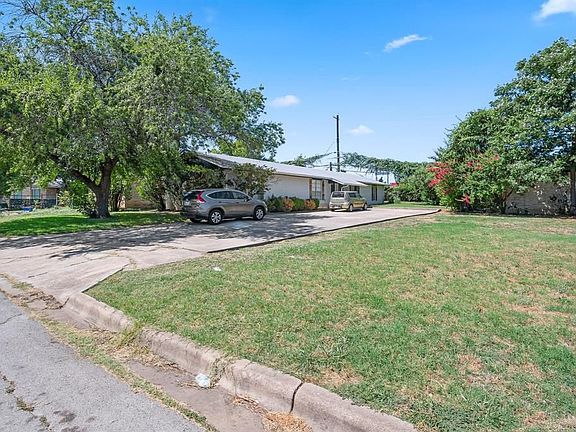 3rd image of 2712 Saint Edwards Cir #B